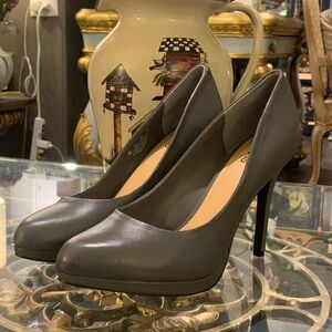 Bleecker and Bond Grey Leather Heels Size 7 M